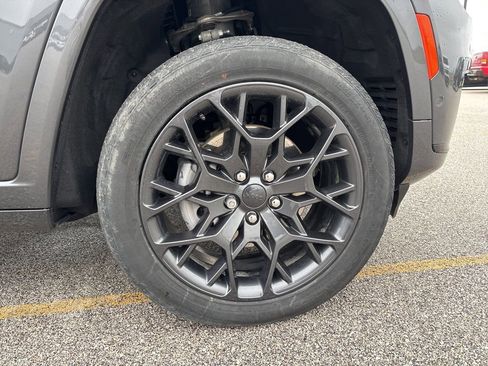 Used 2024 Jeep Grand Cherokee L Summit image 15