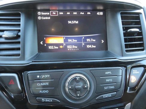 Used 2017 Nissan Pathfinder S image 17