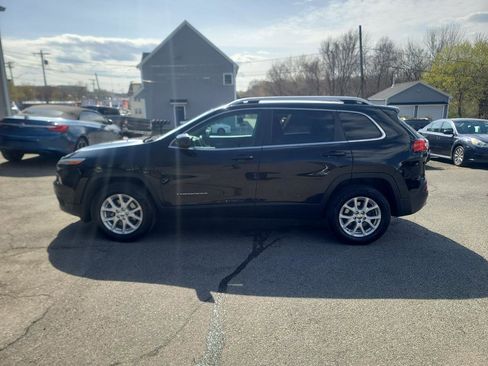 Used 2018 Jeep Cherokee Latitude Plus w/ Cold Weather Group AWD/4WD image 4