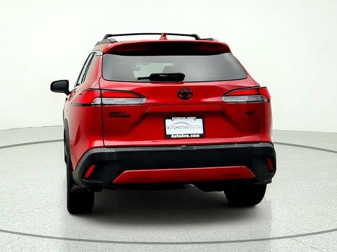 Used 2022 Toyota Corolla Cross XLE w/ Convenience Package FWD image 6