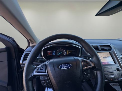 Used 2020 Ford Fusion SE image 15