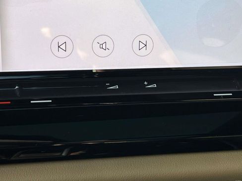 Used 2024 Volkswagen Atlas Cross Sport SE image 33