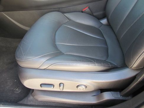 Used 2019 Buick Envision Essence image 16