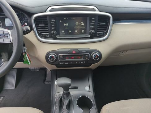 Used 2019 Kia Sorento FWD V6 image 25
