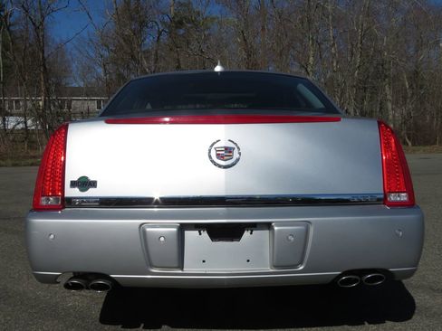 Used 2010 Cadillac DTS Luxury FWD image 6