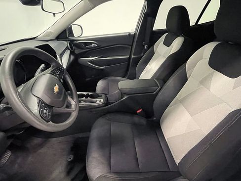 Used 2024 Chevrolet Trax LS w/ Driver Confidence Package FWD image 3