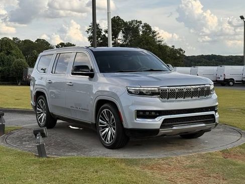 Used 2023 Jeep Grand Wagoneer Series III AWD/4WD image 9
