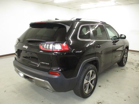 Used 2019 Jeep Cherokee Limited w/ Luxury Group AWD/4WD image 8