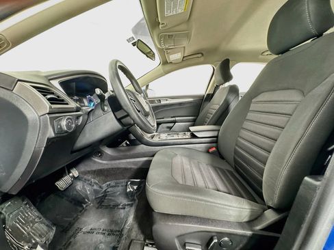 Used 2017 Ford Fusion SE FWD image 9