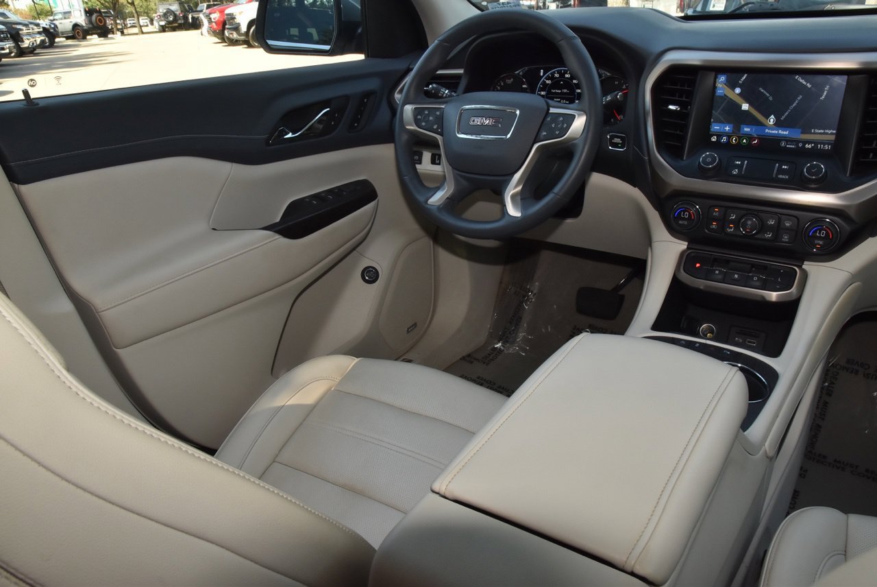 Used 2023 GMC Acadia Denali w/ Denali Technology Package FWD image 16