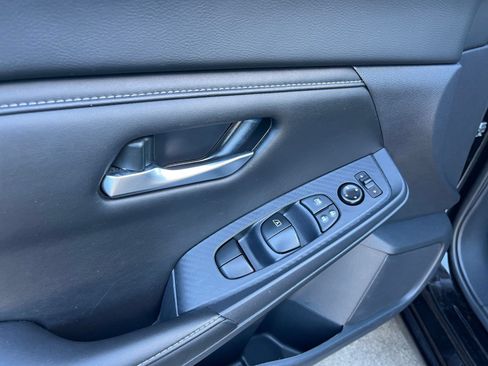 Used 2025 Nissan Sentra SV FWD image 18