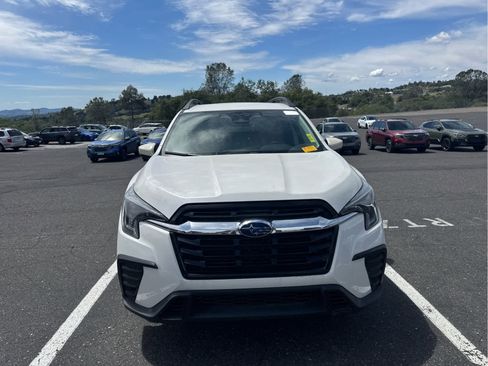 Used 2025 Subaru Ascent Premium AWD/4WD image 2