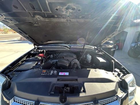 Used 2014 Cadillac Escalade Luxury image 41