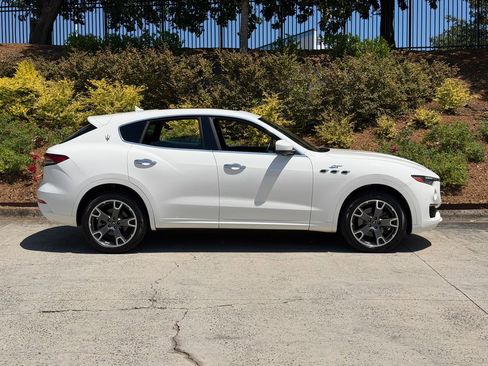 Used 2022 Maserati Levante GT AWD/4WD image 2