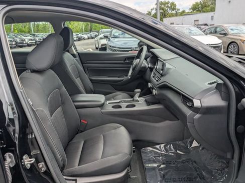 Used 2024 Nissan Altima 2.5 S FWD image 9