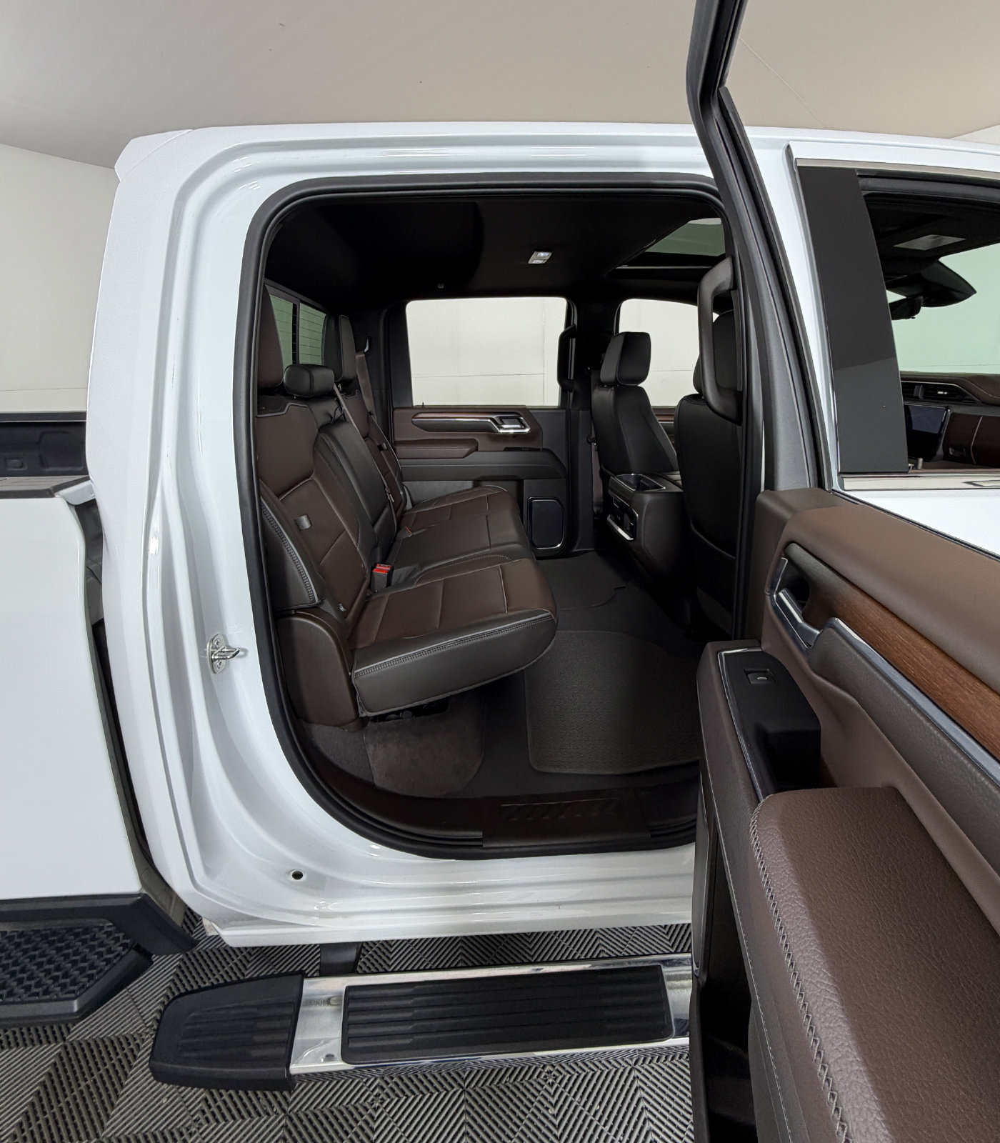 Used 2024 GMC Sierra 2500 Denali w/ Denali Reserve Package AWD/4WD image 5
