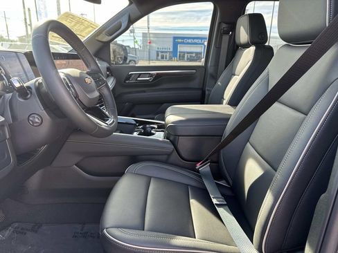 New 2026 Chevrolet Suburban Premier RWD image 18