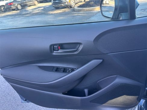 Used 2025 Toyota Corolla LE image 29