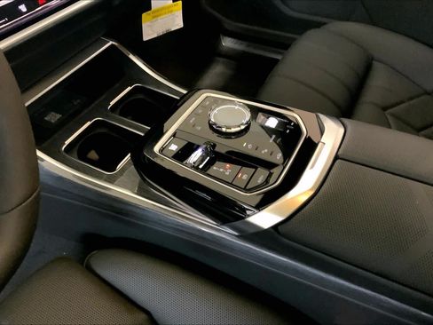 Used 2026 BMW 740i xDrive AWD/4WD image 7