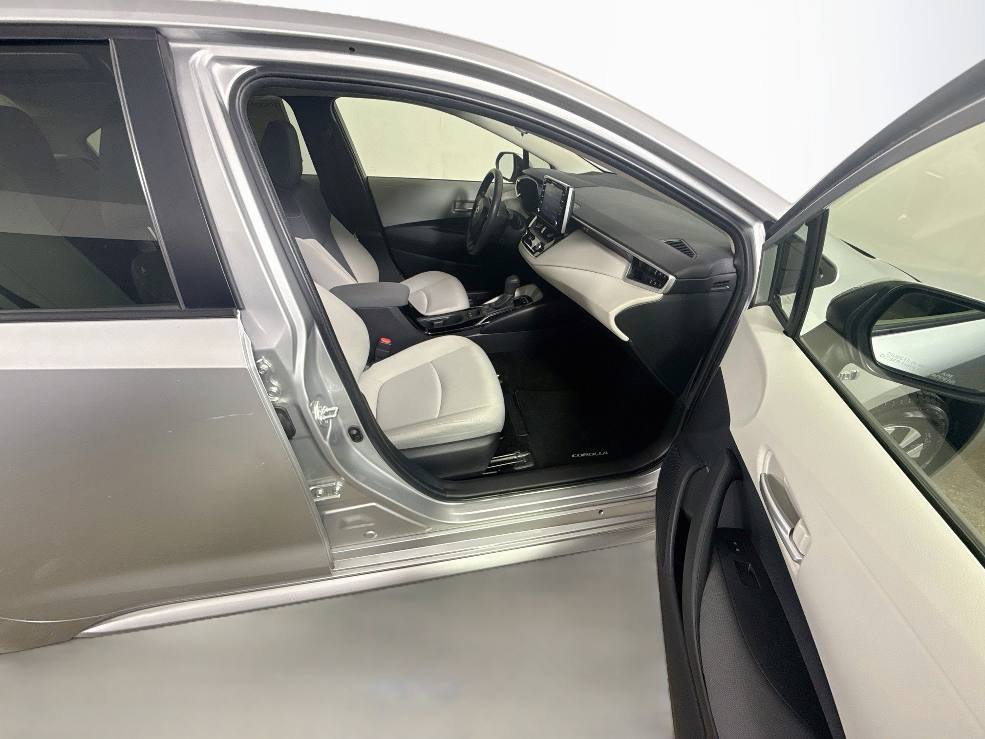 Used 2020 Toyota Corolla LE FWD image 24