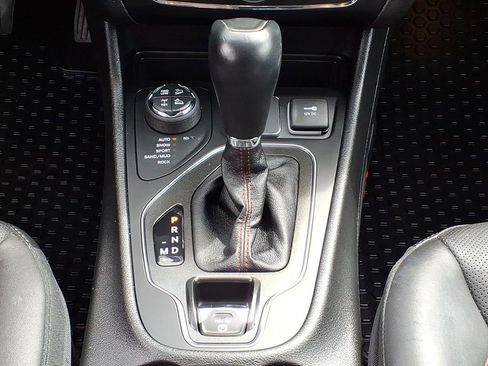 Used 2021 Jeep Cherokee Trailhawk w/ Premium Leather Package AWD/4WD image 25