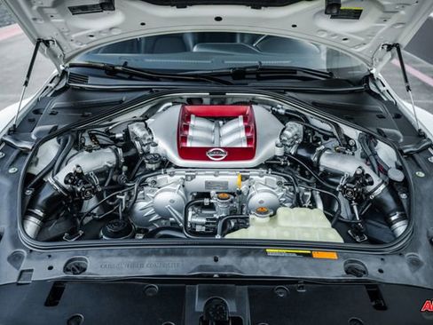Used 2014 Nissan GT-R Premium image 28