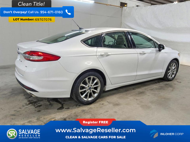 Used 2017 Ford Fusion SE FWD image 4