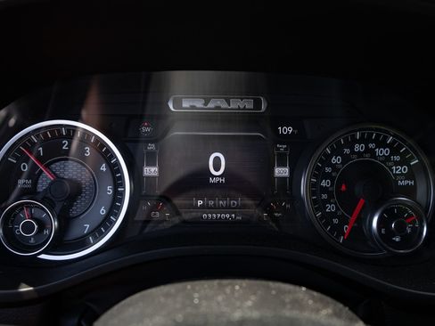 Used 2024 RAM 1500 Laramie RWD image 27