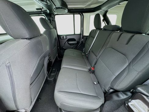 Used 2023 Jeep Wrangler Unlimited image 15