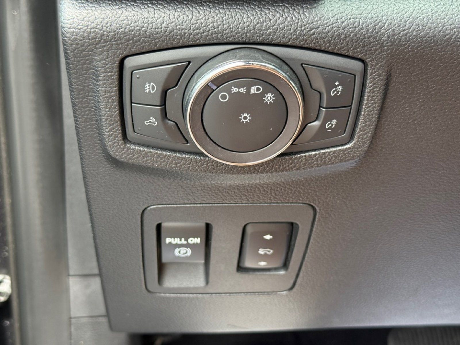 Used 2019 Ford F150 XLT w/ Equipment Group 302A Luxury AWD/4WD image 33