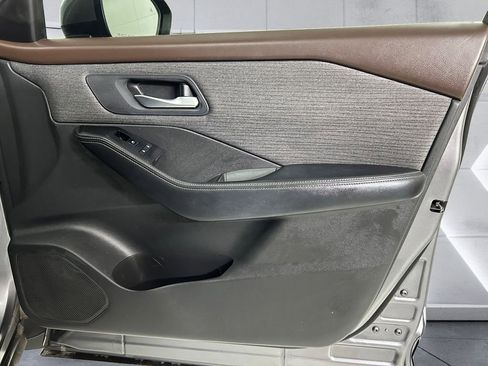 Used 2022 Nissan Rogue SV FWD image 15