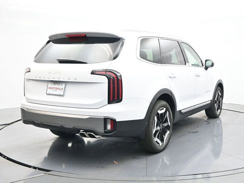 Used 2024 Kia Telluride EX w/ EX Captain's Chair Package image 6