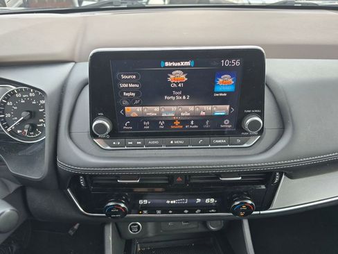 Used 2023 Nissan Rogue SV image 7