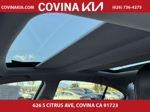 Used 2016 Kia Cadenza Premium image 17