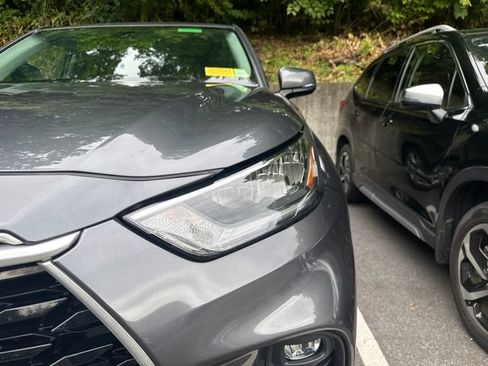 Used 2020 Toyota Highlander LE AWD/4WD image 6