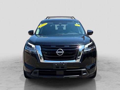 Used 2022 Nissan Pathfinder SV FWD image 2