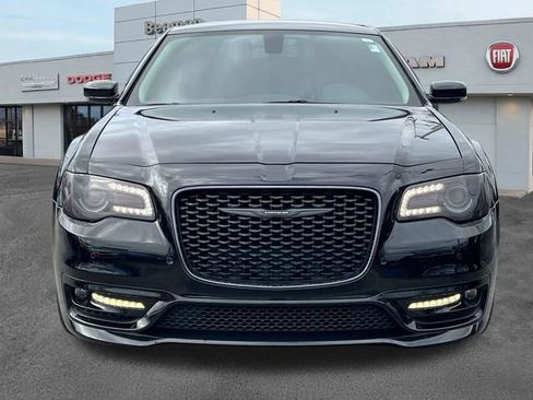 Used 2023 Chrysler 300 Touring L w/ Comfort Group RWD image 2