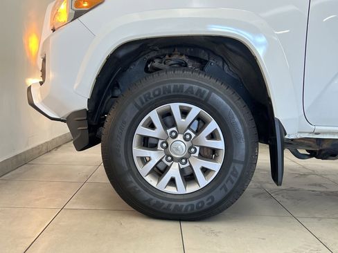 Used 2019 Toyota Tacoma SR5 AWD/4WD image 16