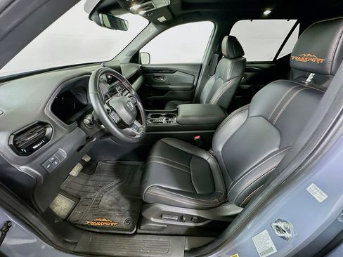 Used 2025 Honda Pilot TrailSport image 16
