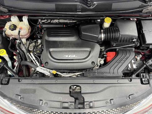 Used 2017 Chrysler Pacifica Touring-L image 28