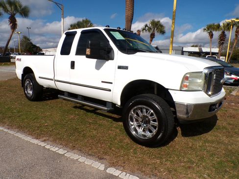 Used 1999 Ford F250 Lariat image 2