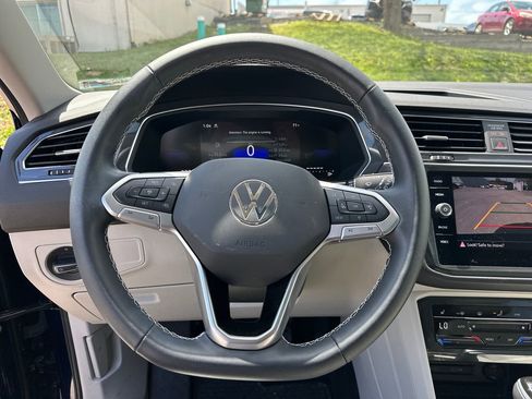 Used 2024 Volkswagen Tiguan SE image 11