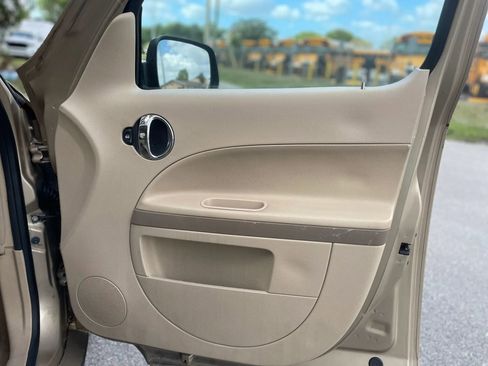 Used 2007 Chevrolet HHR LS image 29