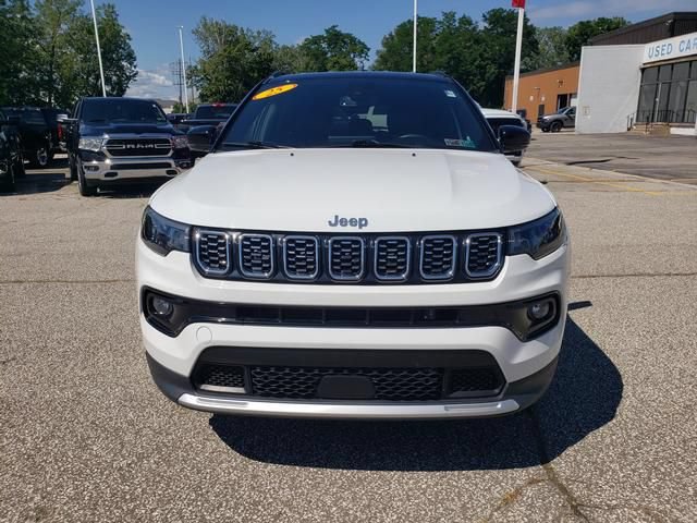 Used 2025 Jeep Compass Limited AWD/4WD image 9