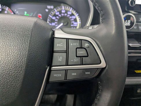 Used 2023 Toyota Highlander XLE FWD image 20