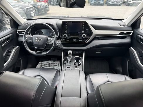 Used 2021 Toyota Highlander XLE AWD/4WD image 47
