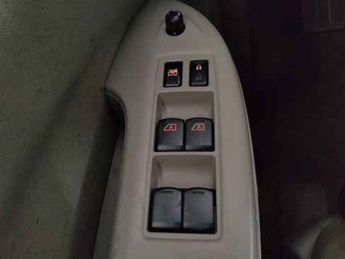 Used 2014 Nissan Quest SV image 27