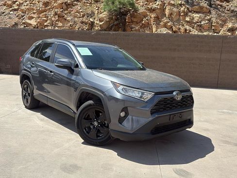 Used 2019 Toyota RAV4 XLE AWD/4WD image 2