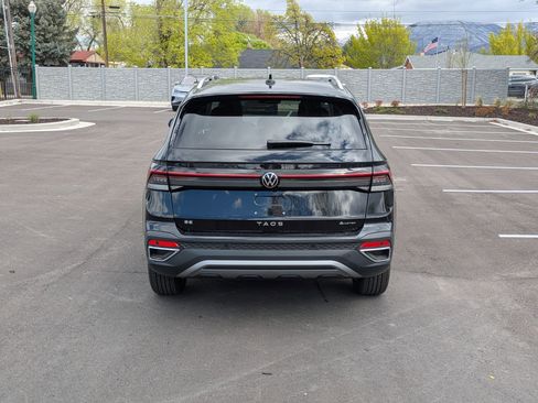 New 2026 Volkswagen Taos SE image 7