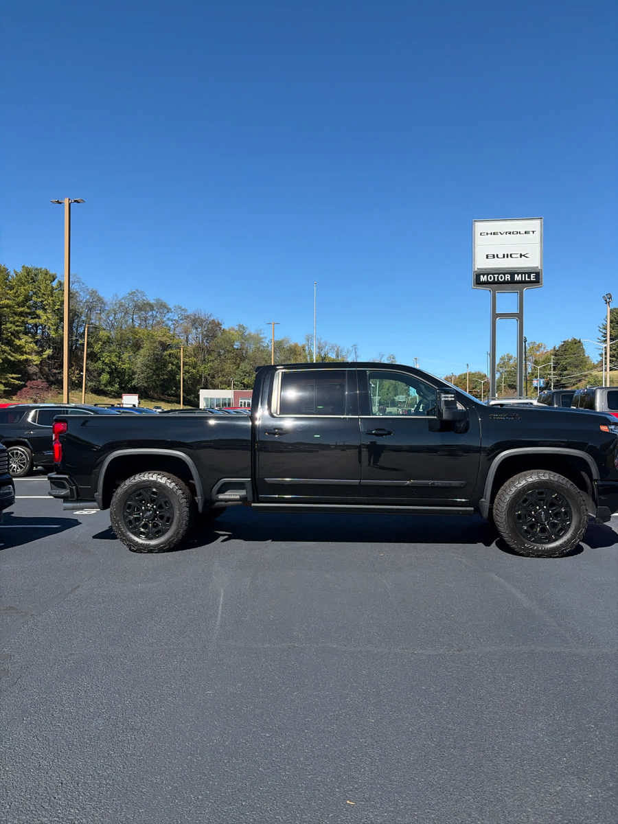 Used 2024 Chevrolet Silverado 2500 High Country w/ Midnight Edition AWD/4WD image 14